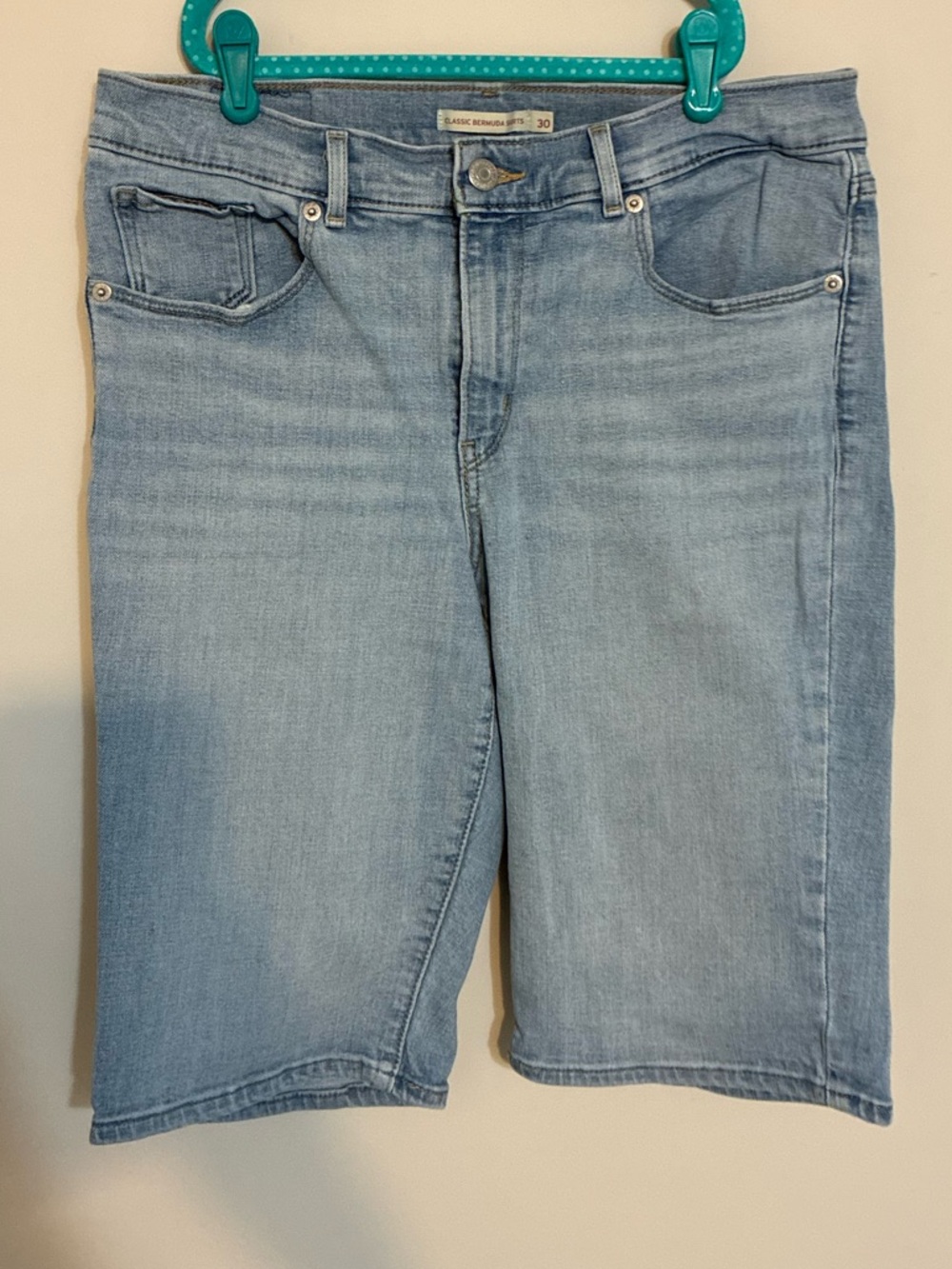 Levi Strauss Light Blue Denim Bermuda Shorts - Women's Casual Mid-Length